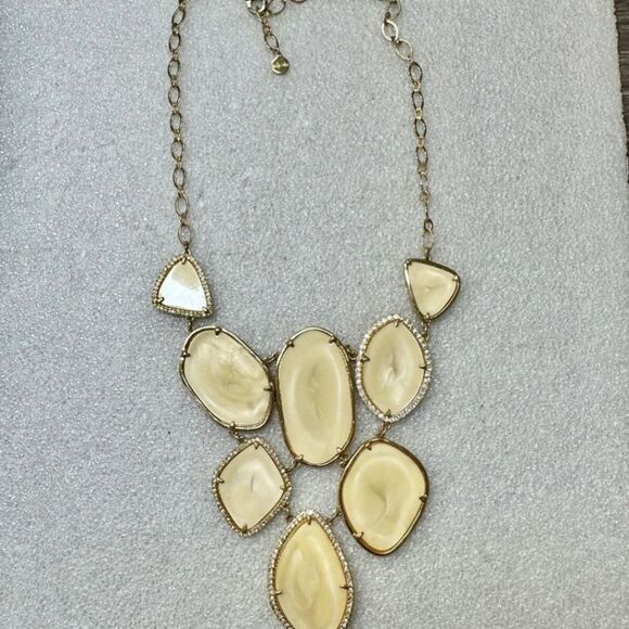 Stella & Dot Fiona Bib Necklace Gold & Ivory 16" + 2" Extender EUC - Picture 3 of 12